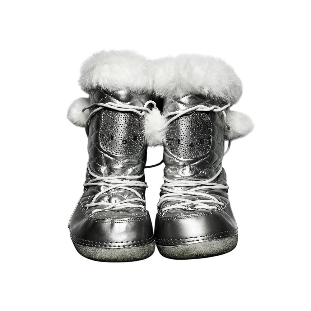 Hello kitty by Victoria Casal Couture moonboot y2k