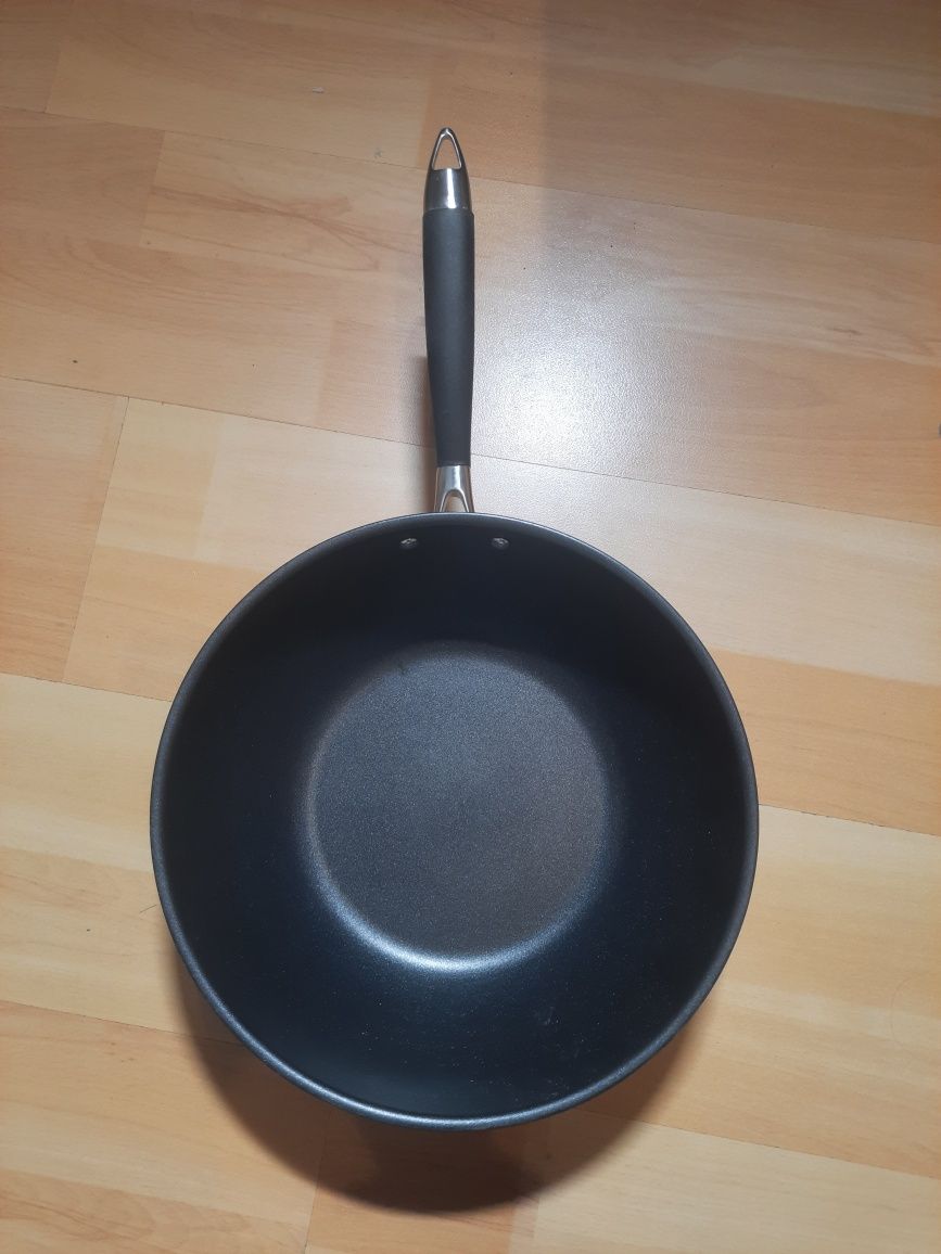 Patelnia tradycyjna głęboka Amazon Basics 30cm