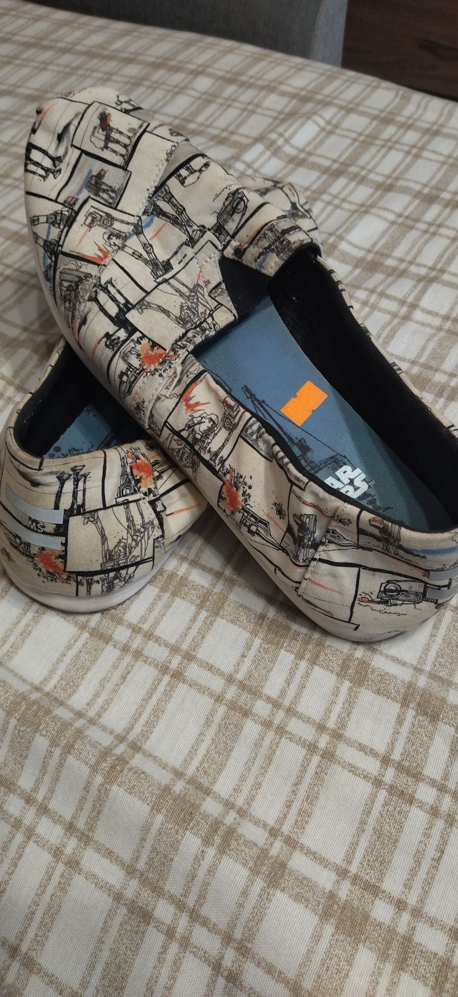 Продаю літні мокасинчики Star Warse Toms у чудовому стані.