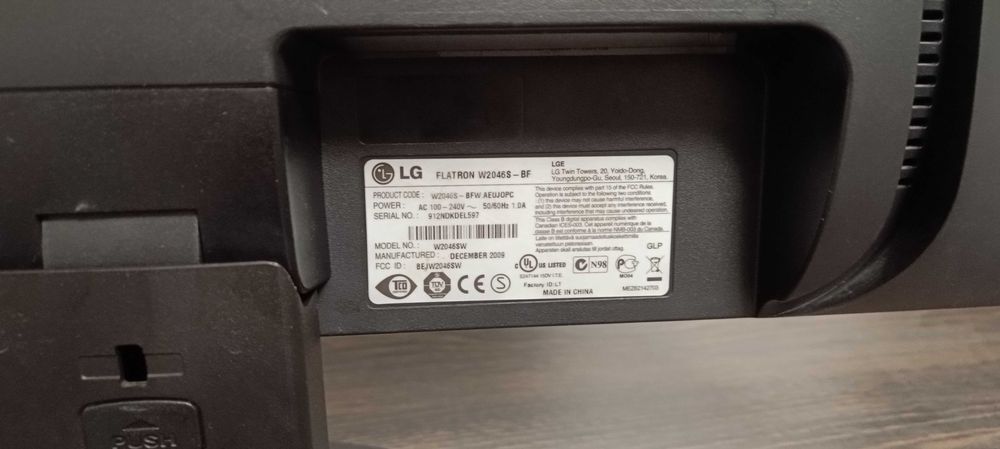 Монитор 20" LG Electronics W2046S, матрица ОК, БП требует ремонта