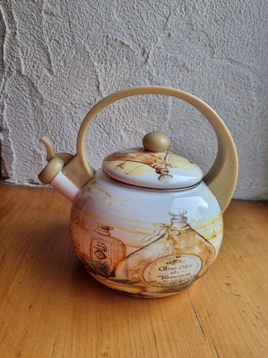 Czajnik emaliowany z gwizdkiem