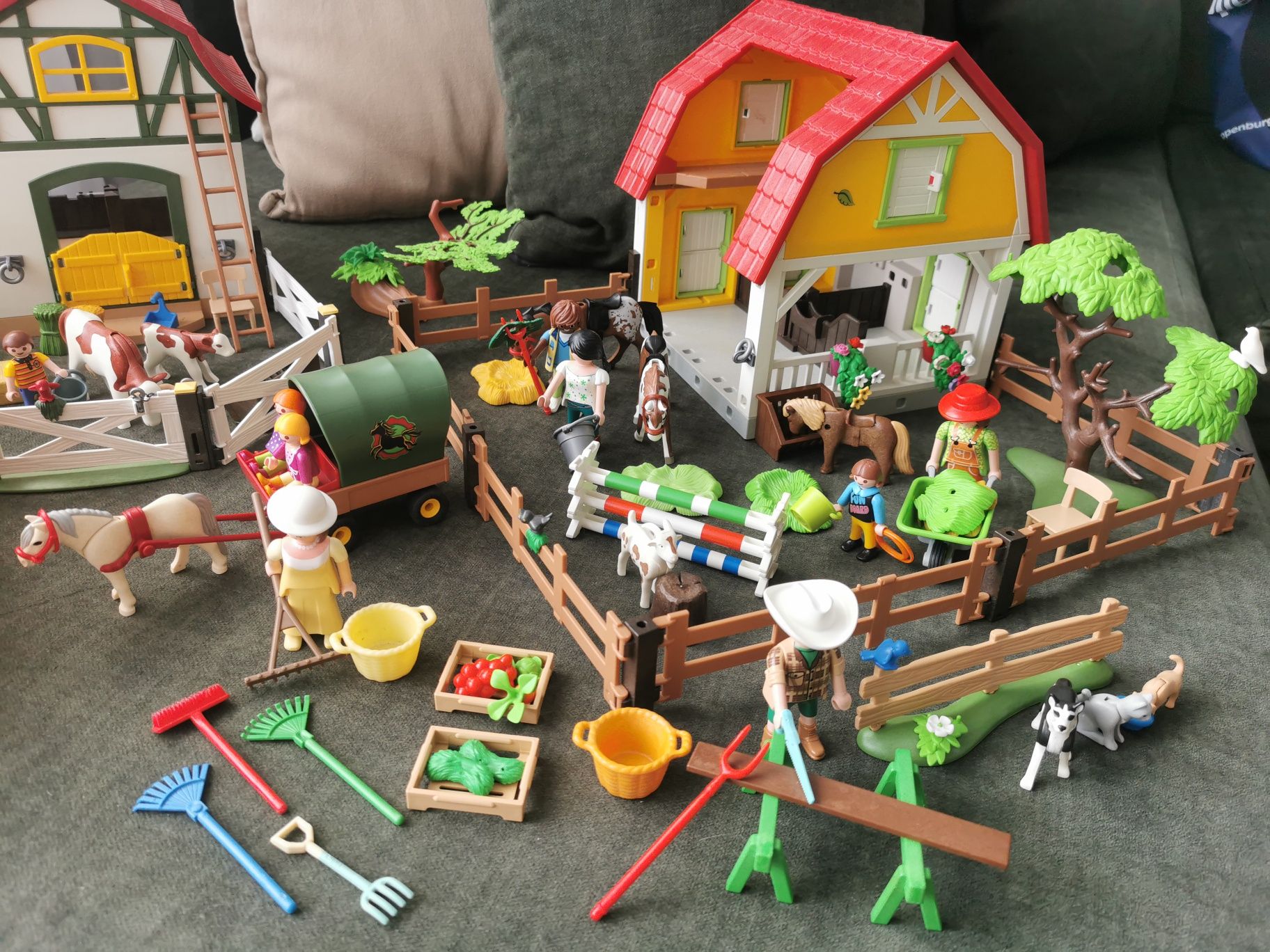 Klocki Playmobil duże farmy, traktor z przyczepą, konie