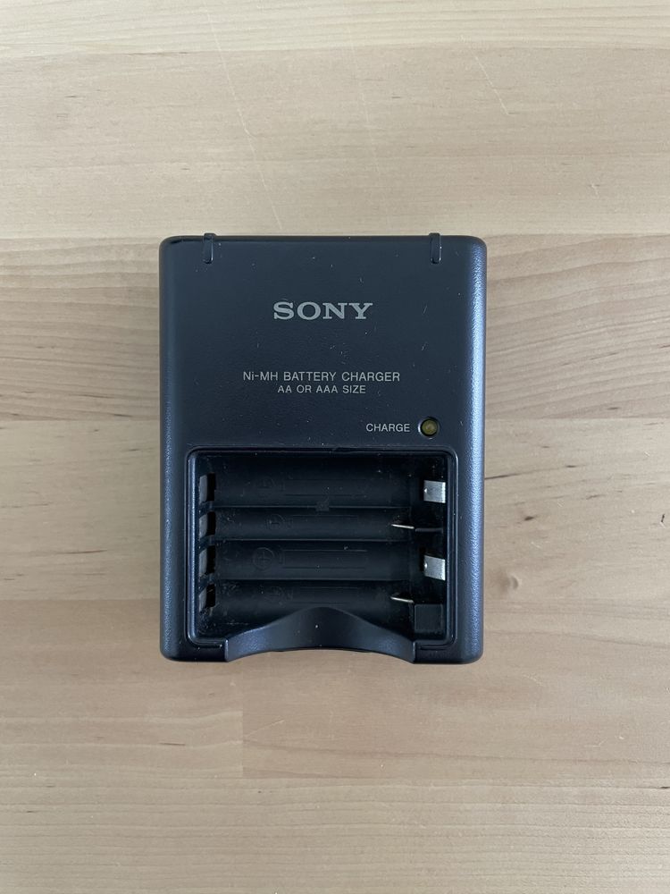 Carregador Pilhas Ni-MH Sony