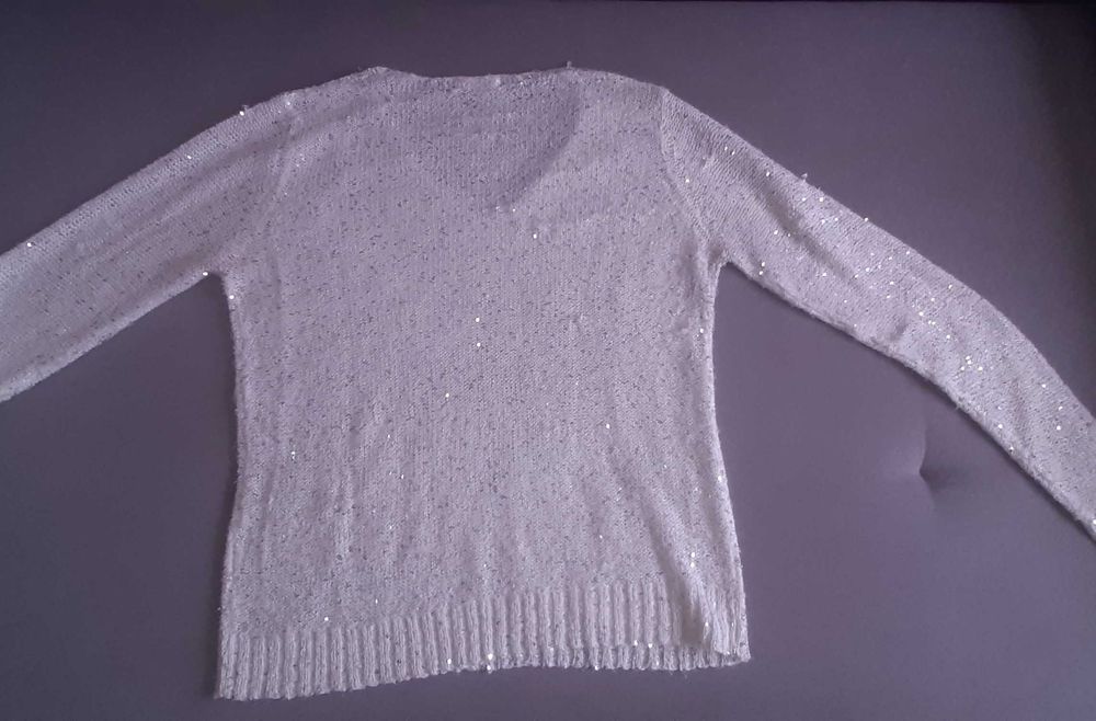 Ładny, mieniący się sweterek