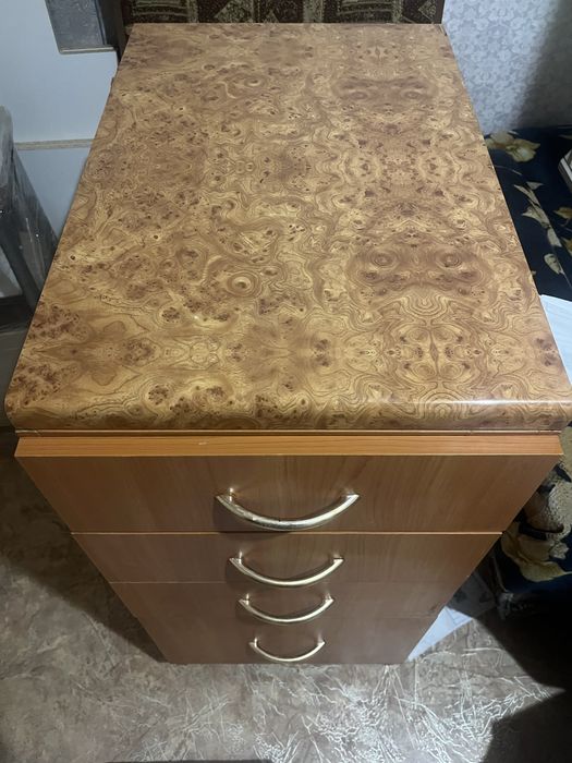 Шкафчик навесной