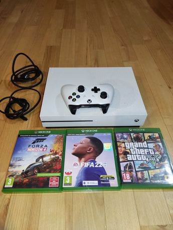 Xbox one + pad + fifa 22, forza 4 i GTA V