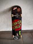 Skate com tábua santa cruz 8.25