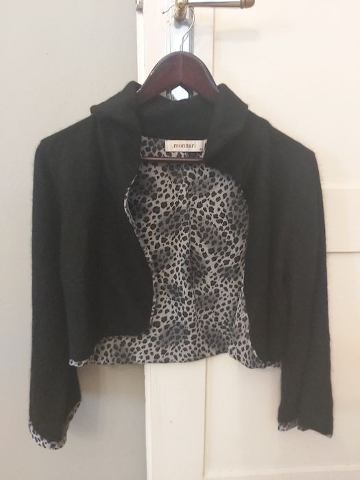 Czarny krótki sweterek sweter narzutka żakiet sexi panterka monnari M