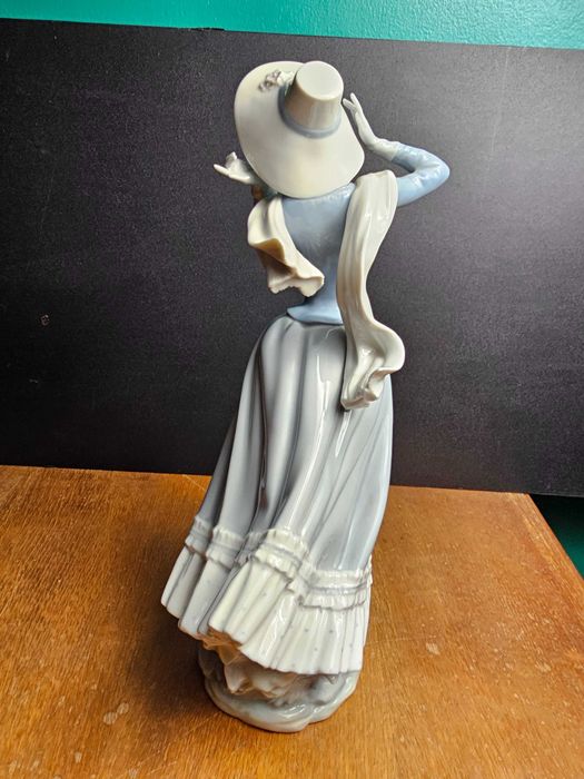 Duża figurka porcelana Lladro 4936 "Wiosenny powiew" 36cm Hiszpania
