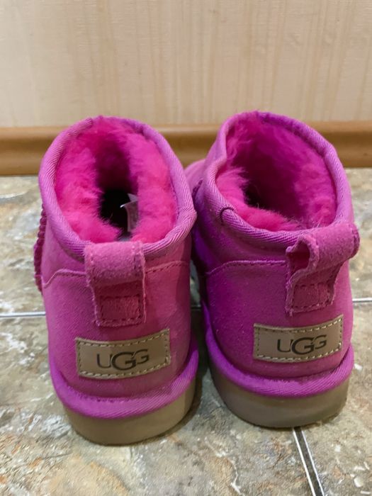 Малиновые угги UGG