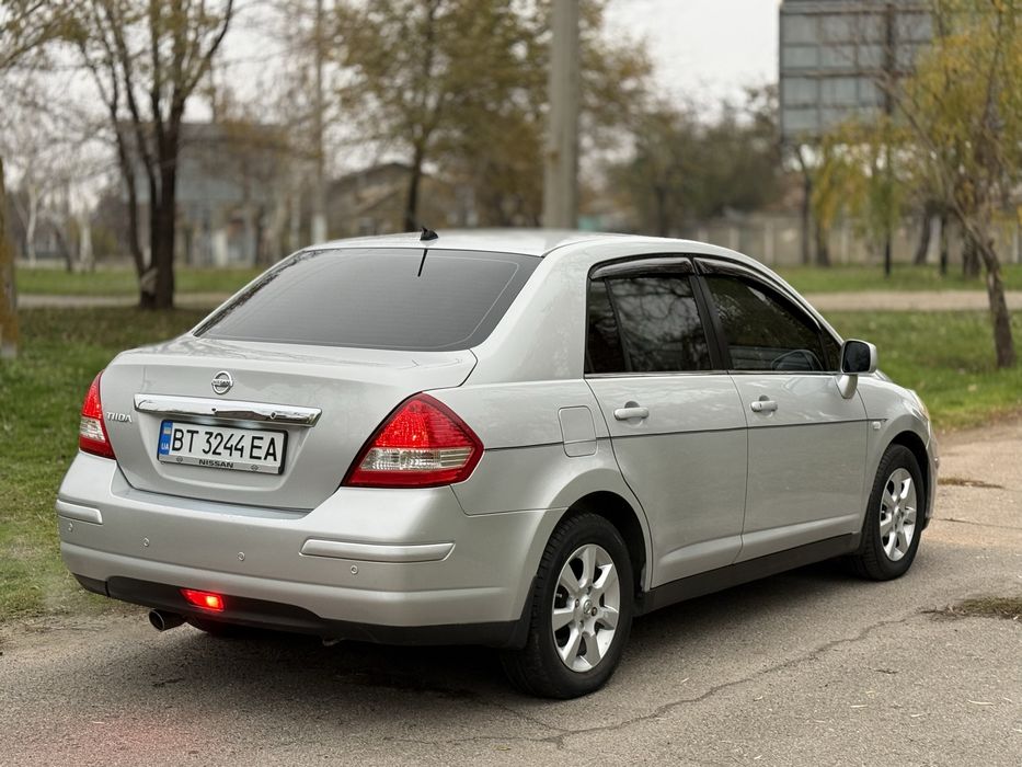 Nissan Tiida, автомат на гарній комплектаціі.
