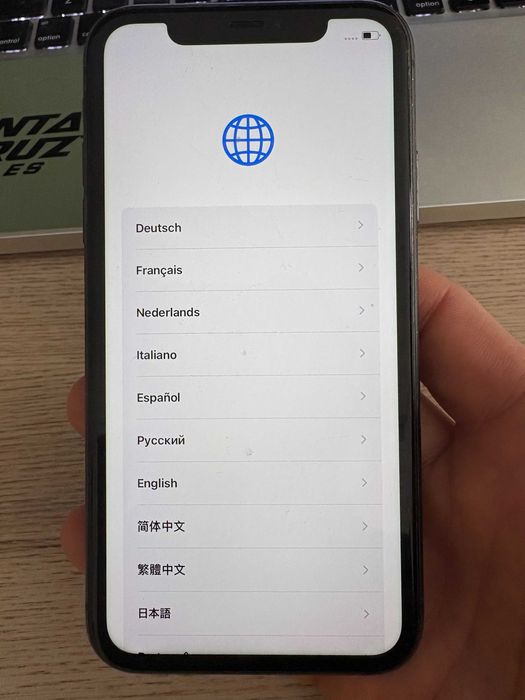 iPhone 11 - w pełni sprawny, z pękniętą tylną szybą