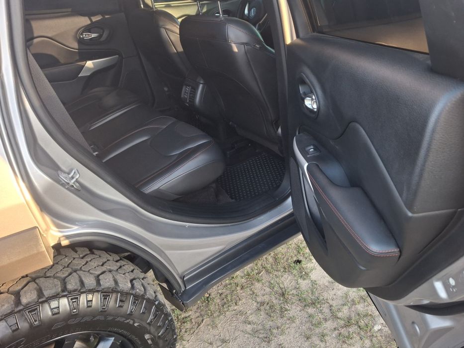 Jeep cherokee  продам