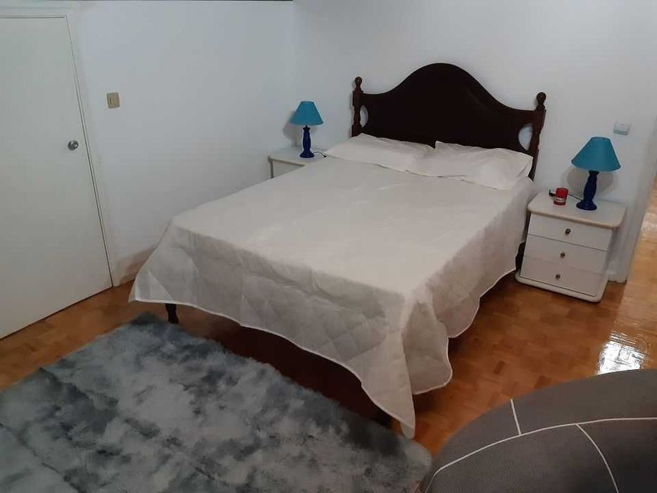 Apartamento T0/T1 Mobilado c/ Amplo Quintal | Em Moradia Comum