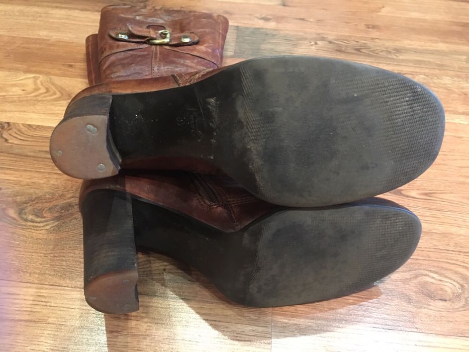 Продам зимові шкіряні високі чоботи