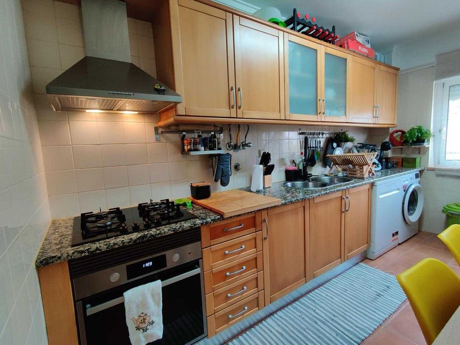 Farto do Barulho? Vende-se Sossego (com Casa T2 Incluída) em Azeitão!