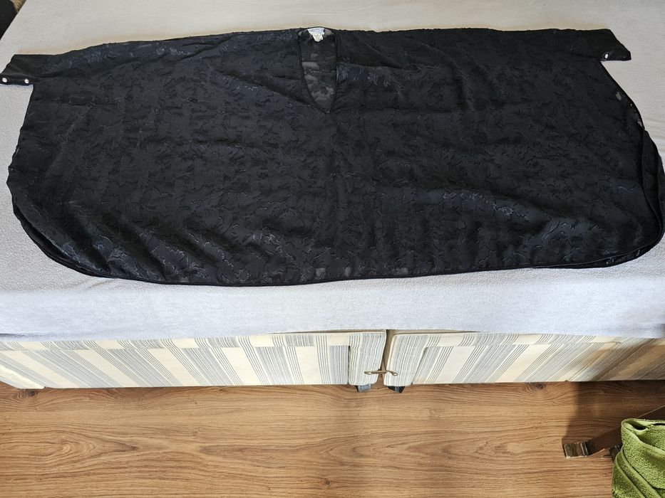 Damska czarna narzutka