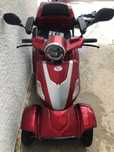Scoter de mobilidade reduzida 4 rodas vermelha