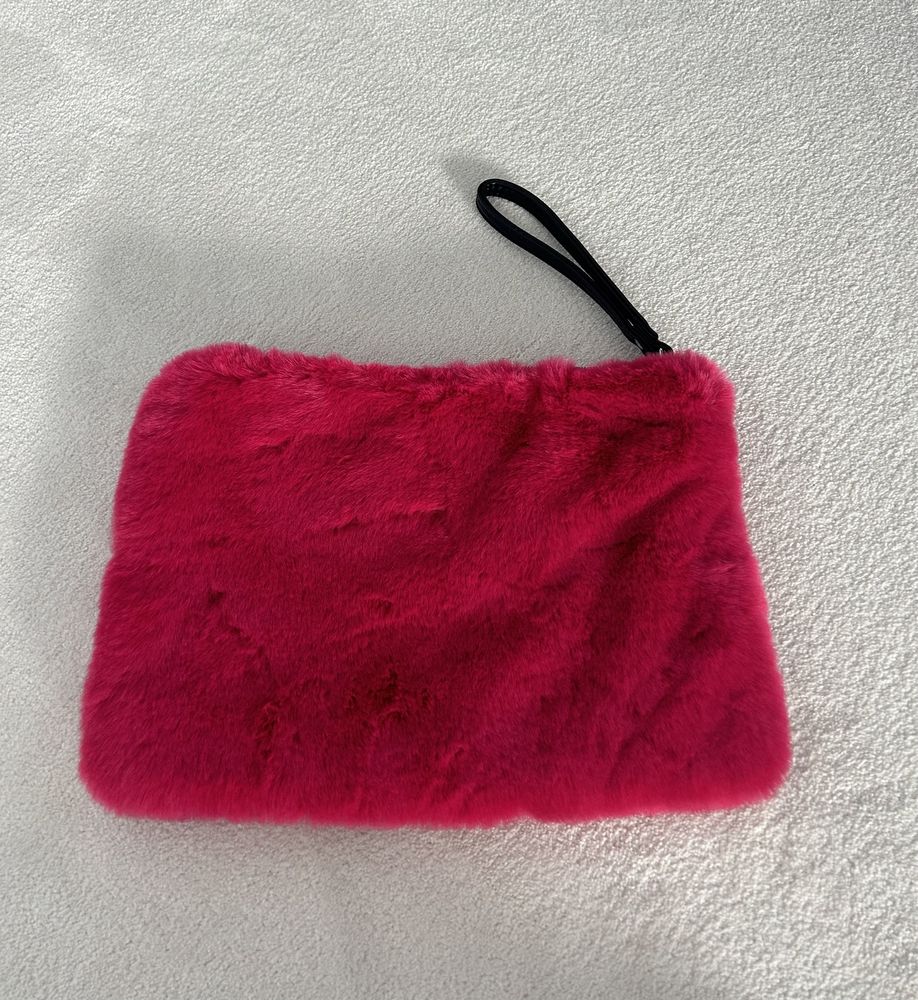 Cluch de pelo rosa