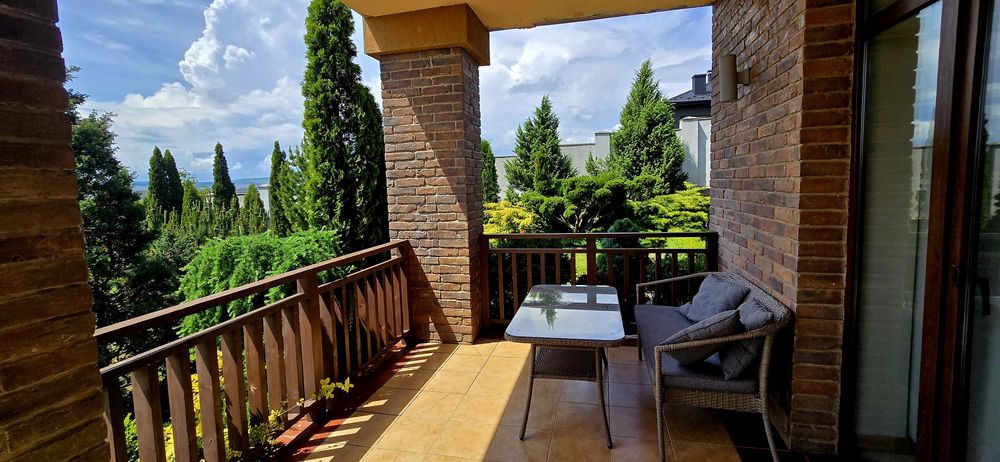 Будинок з басейном,  сауною, 15 соток землі