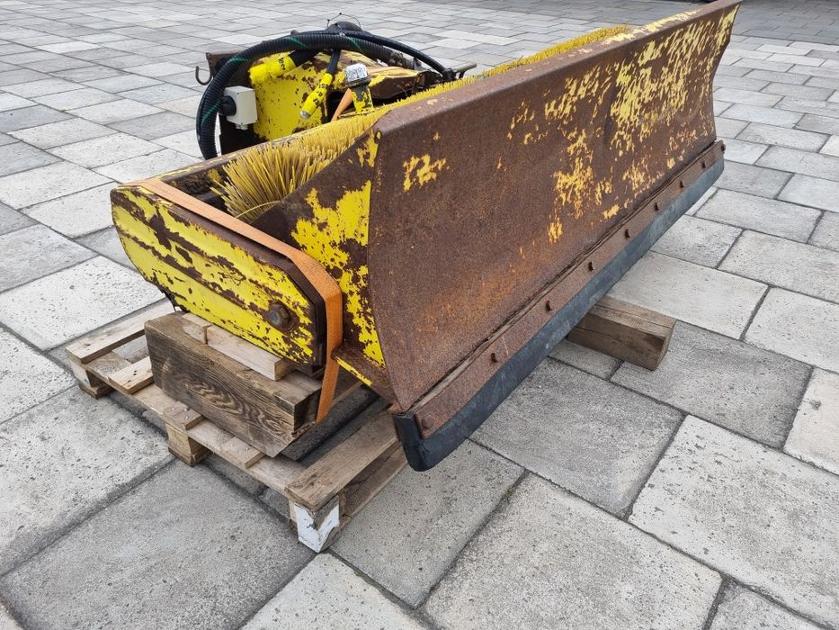 Szczotka zamiatarka pług do śniegu 2w1  z Wojska z własną hydrauliką