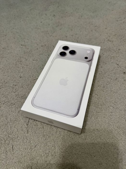 iPhone 17 Pro Max Silver