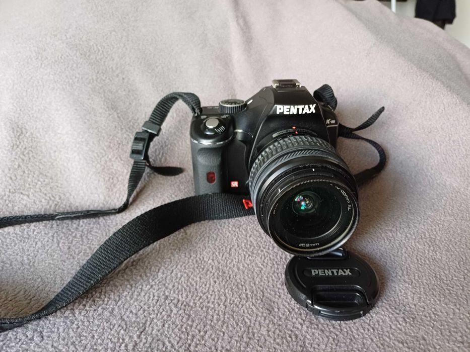 Lustrzanka cyfrowa Pentax k-m k m z obiektywem Pentax DAL 18-55 mm
