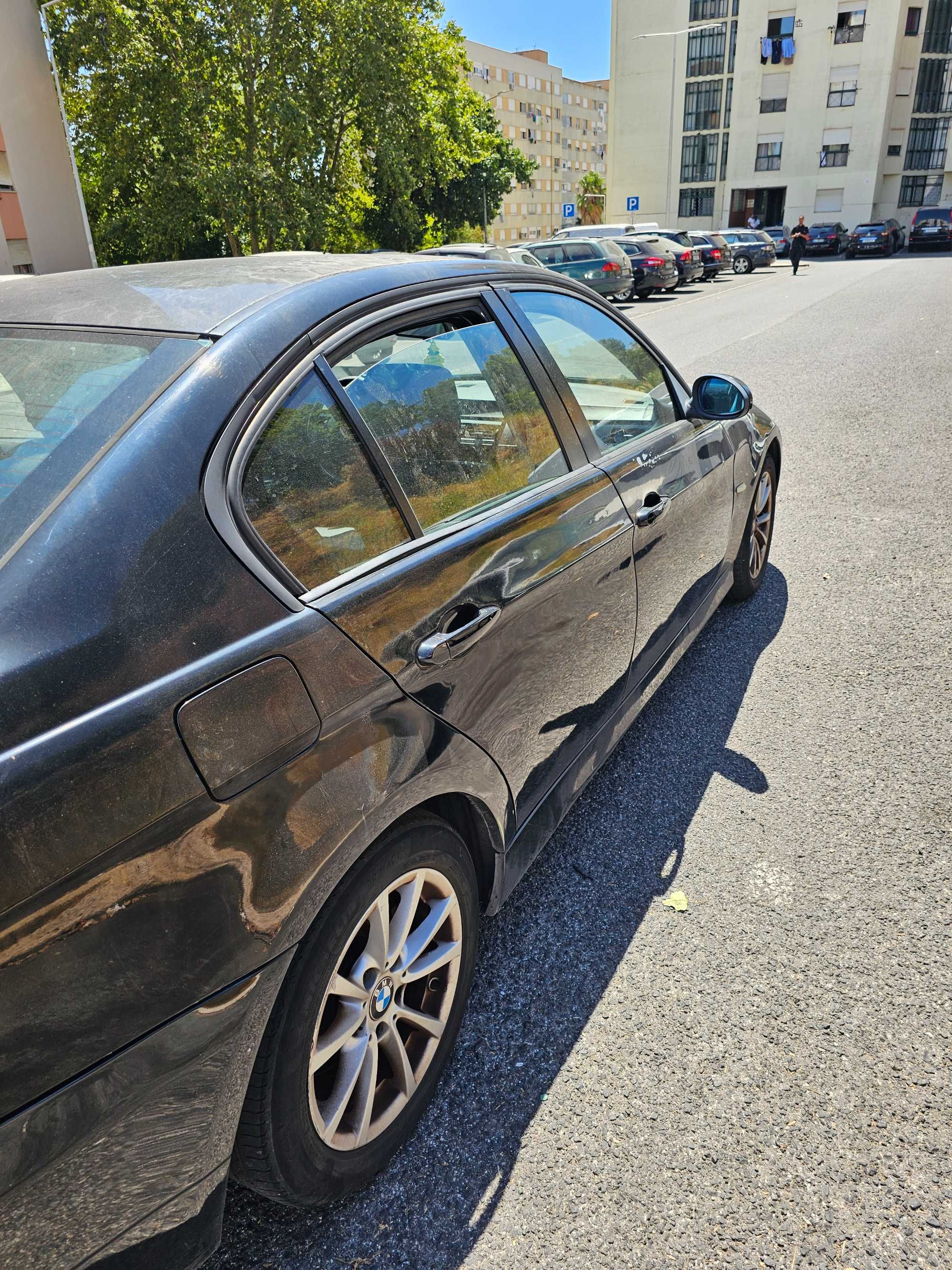 Vendo BMW 320d...