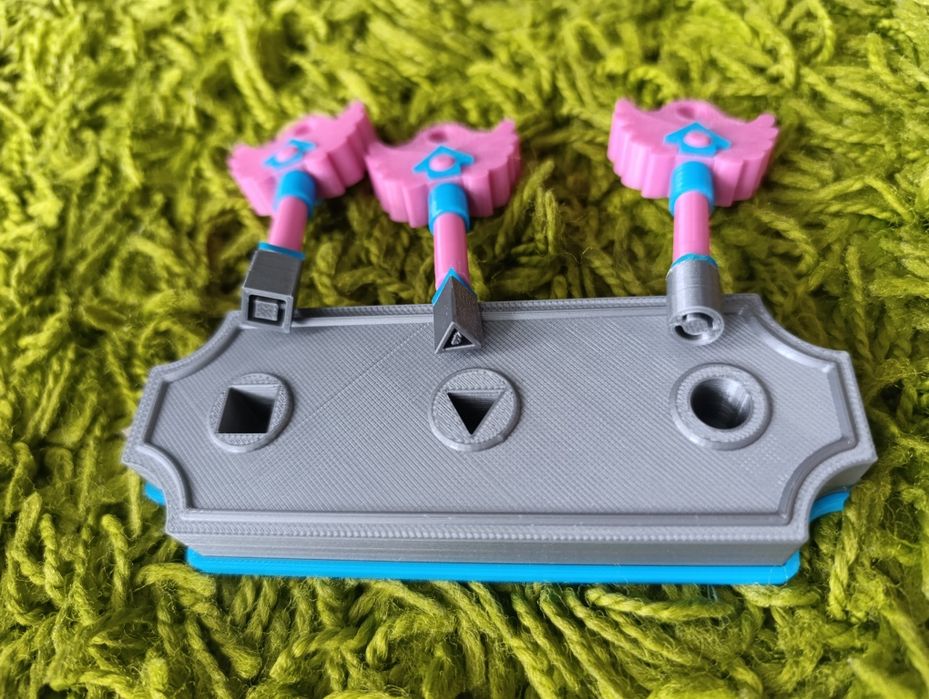 Ніж (меч, кинджал) /також є ключі з лабіринту " Гра в кальмара"