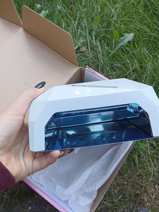 Продам новую лампу для маникюра