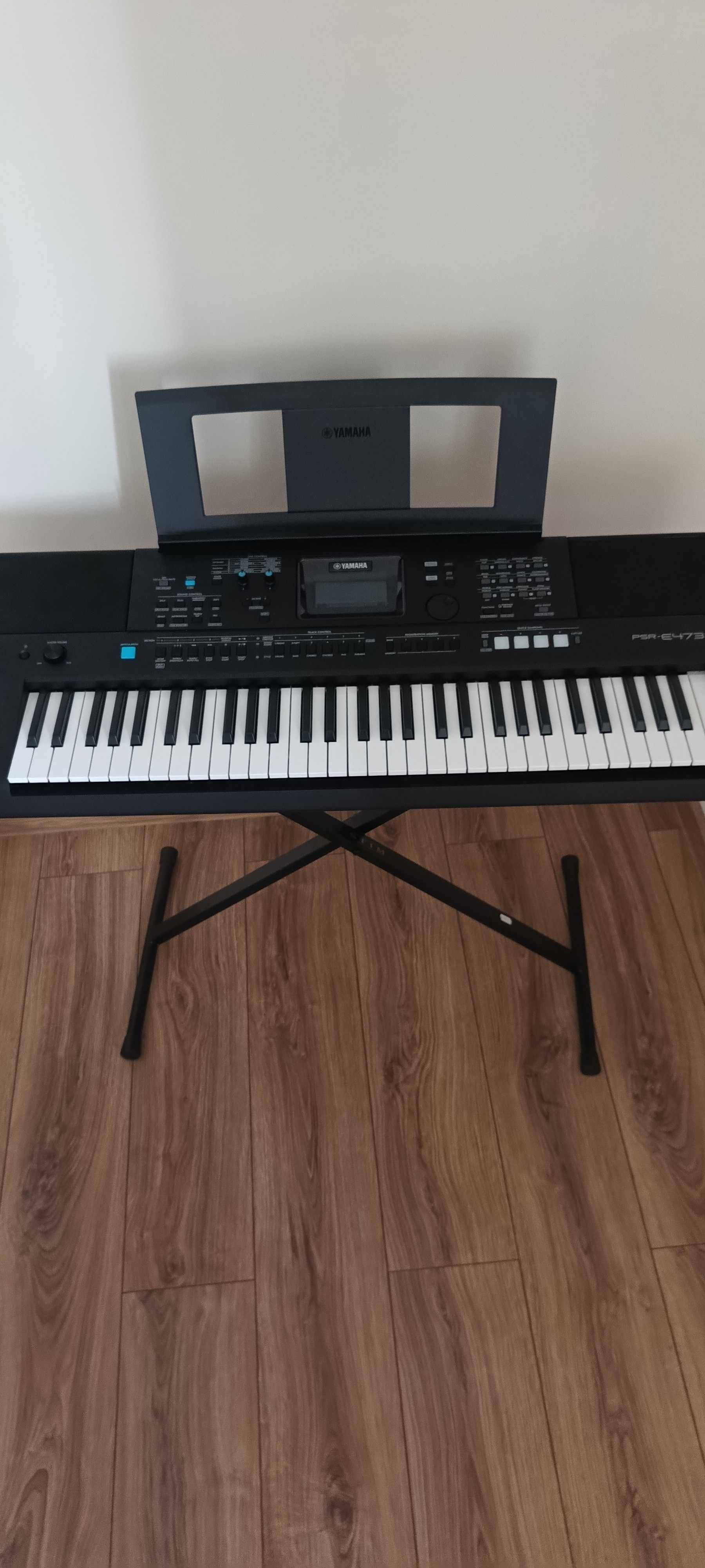 Yamaha psr-e473 keyboard jak nowy + torba + stojak