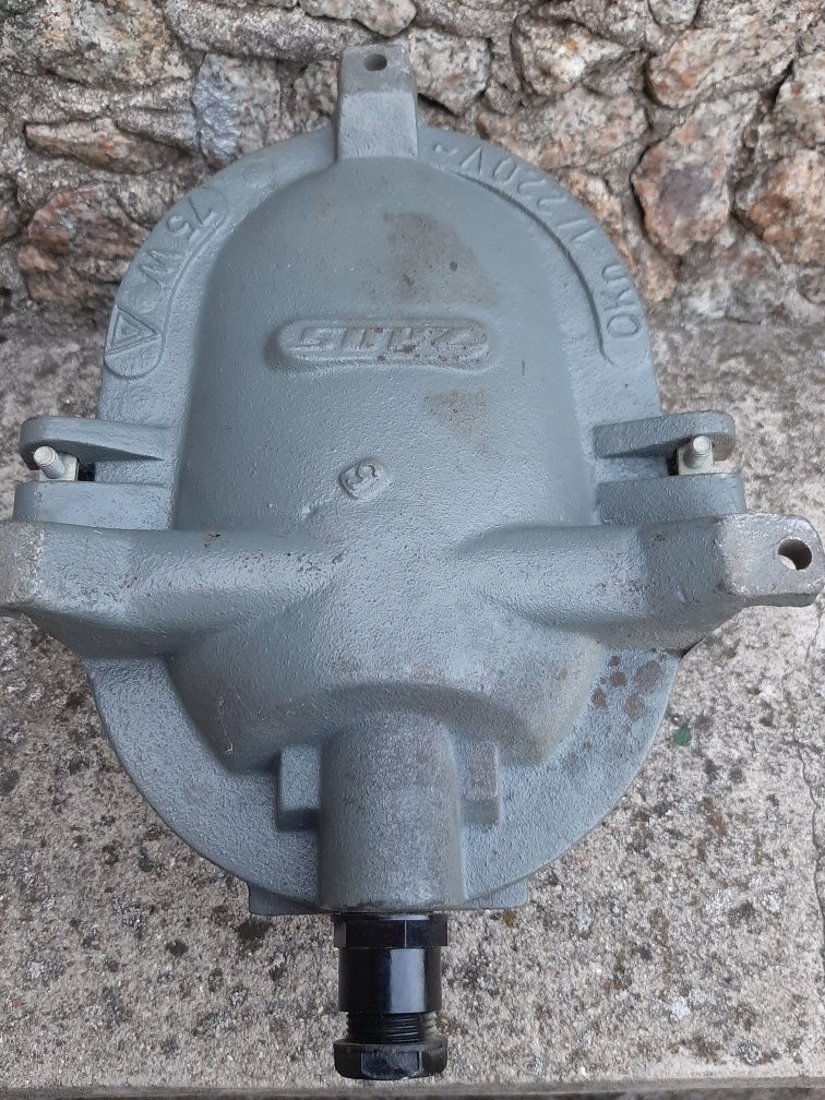 Lampa z okresu PRL-u