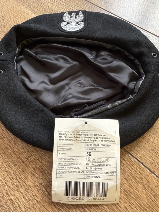 Beret koloru czarnego 418/MON