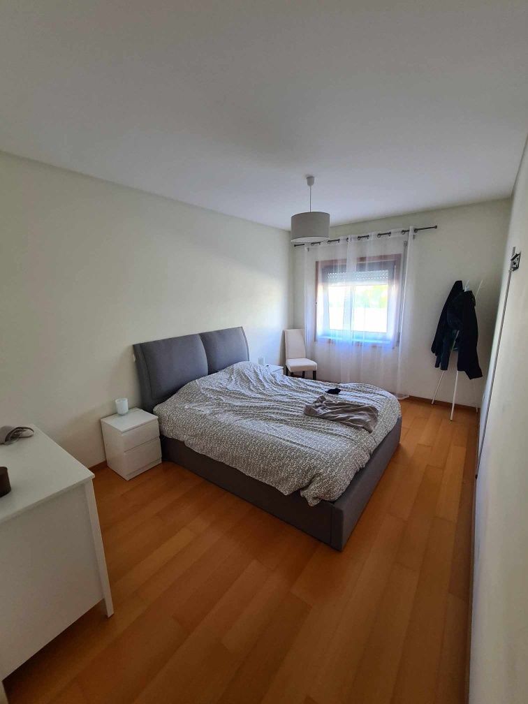 Cama com arrumação por baixo