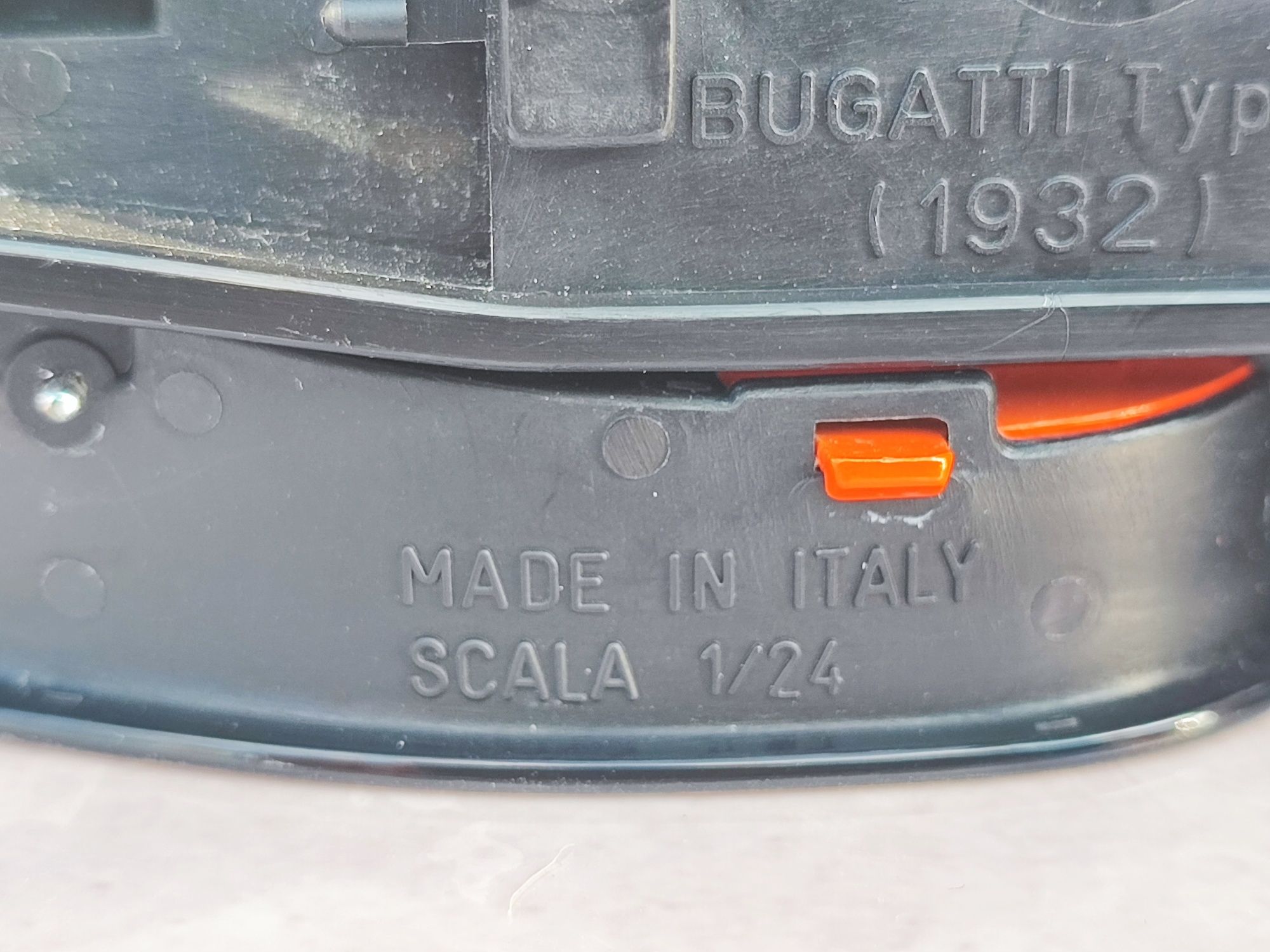 Kolekcjonerski auto BBurago, Bugatti type 55 1932, 1/24 pomarańczowy