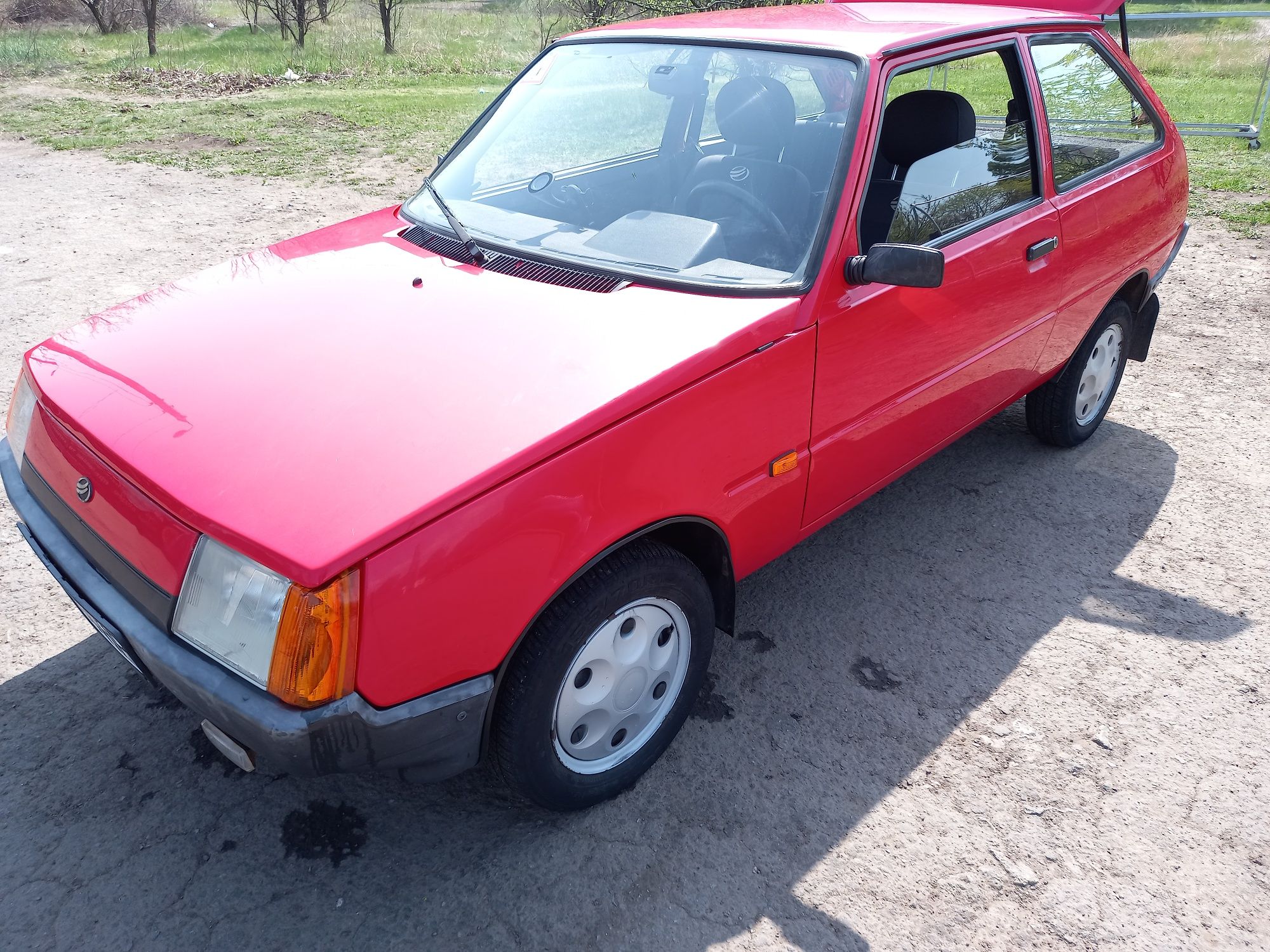 Таврия ЗАЗ 1102 почти новая машина