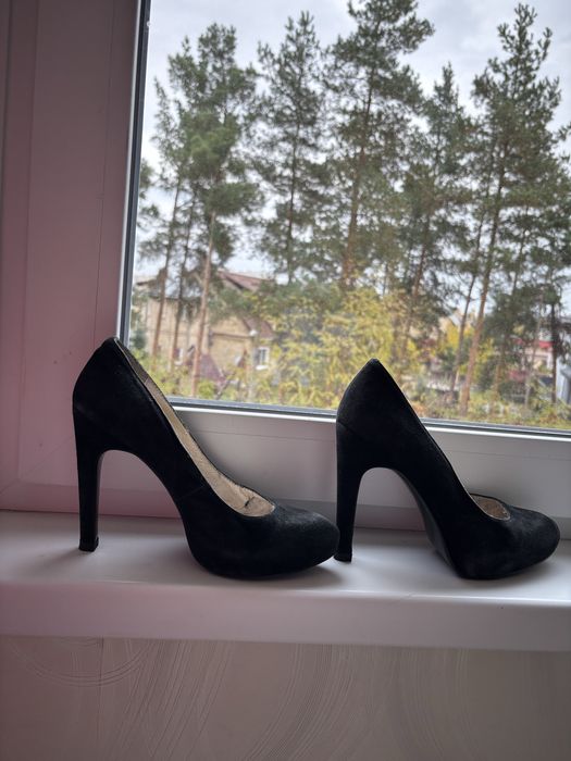 Туфлі 37 натуральна замша