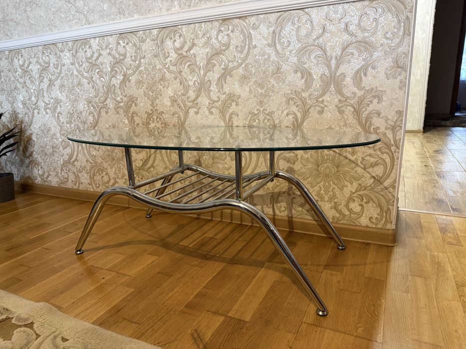 Журнальний столик скляний