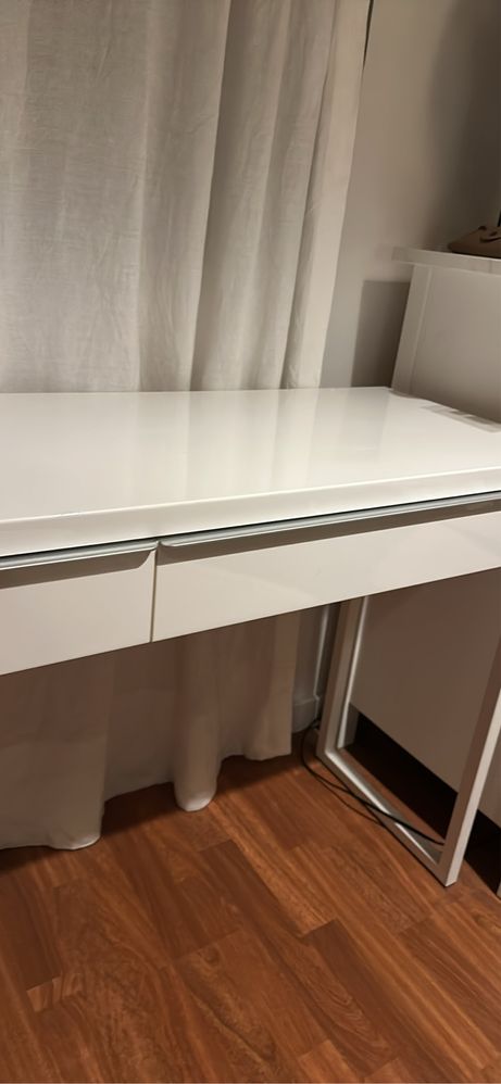 Secretária branca do IKEA Bestâ Burs 120x40 cm