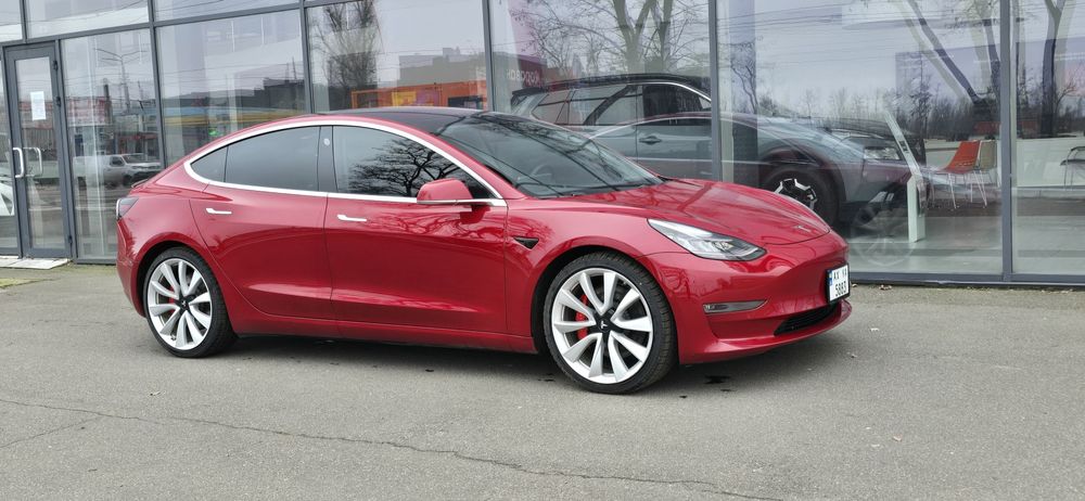 Продам Tesla Model 3 Performance 2018