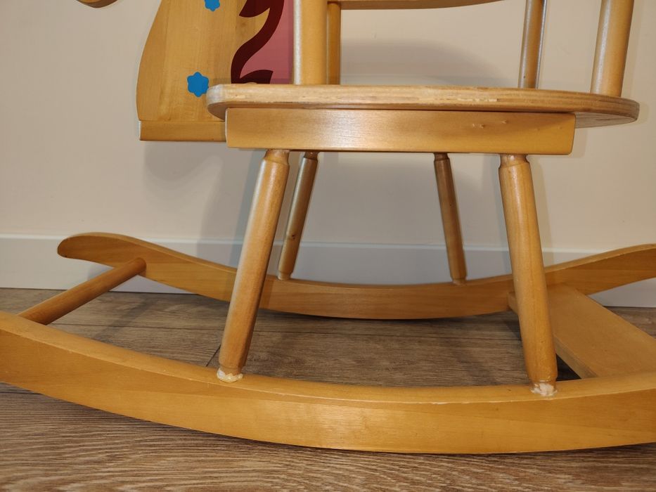 Koń konik drewniany na biegunach