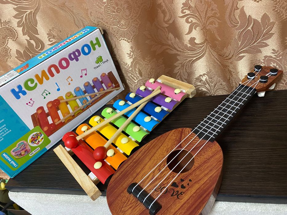 Дитячий ігровий ксилофон та дитяча ігрова гітара