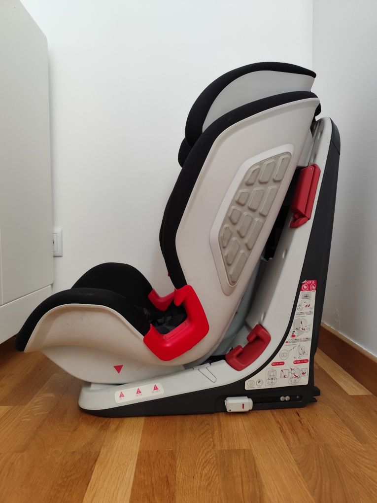 Cadeira de transporte automóvel com isofix Chicco