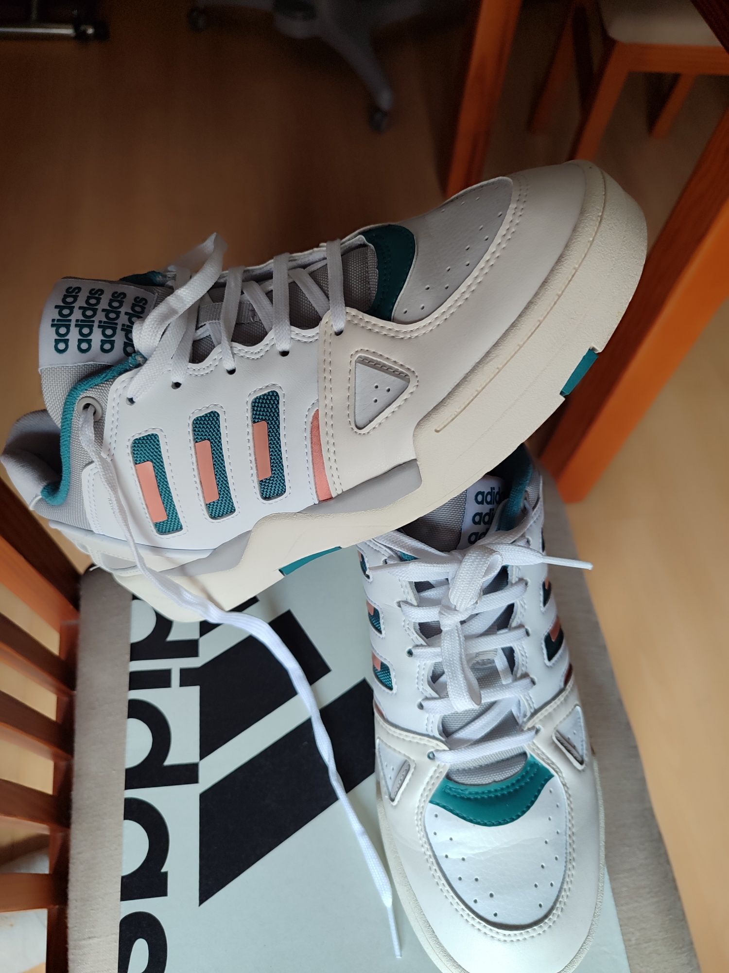 Vendo tênis adidas