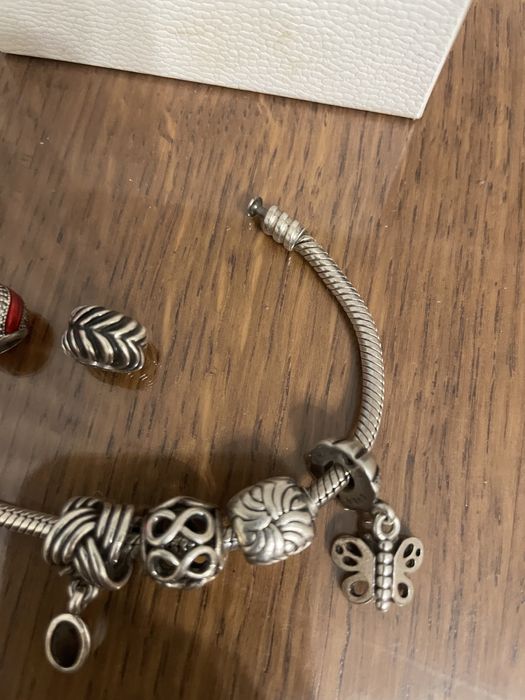 Браслет та шарми Pandora