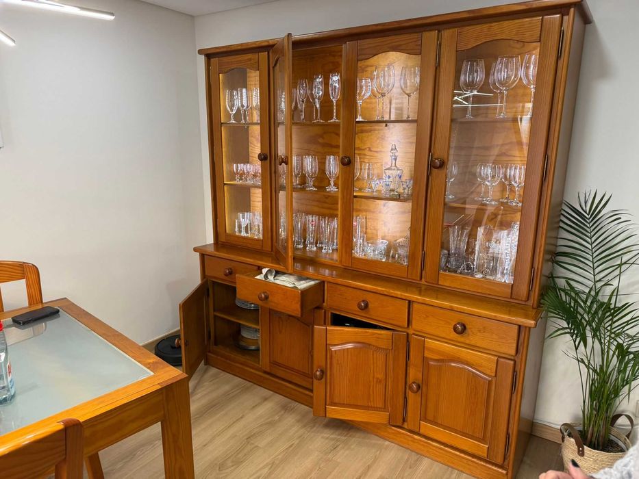 Móvel de sala + Mesa e Quatro cadeiras