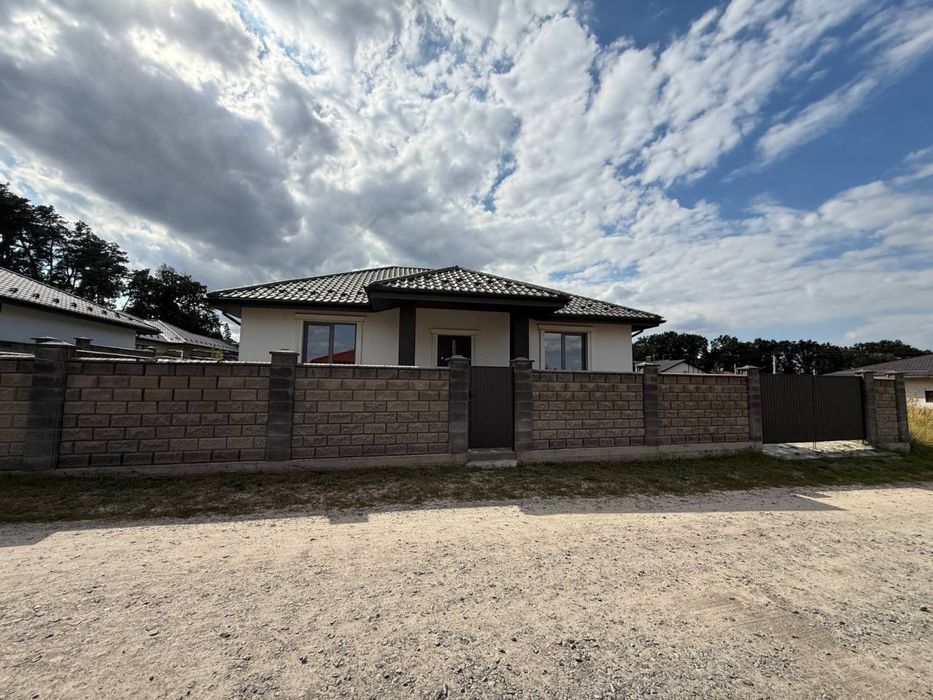 Одноповерховий будинок в лісовій частині Бучі