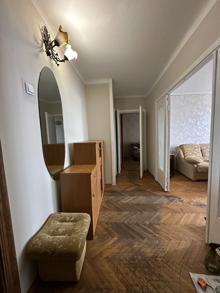 Квартира біля метро Чернігівська