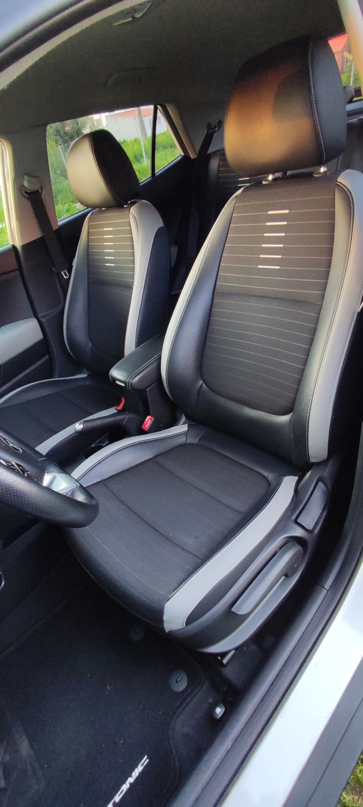 Kia Stonic automático turbo SUV impecável