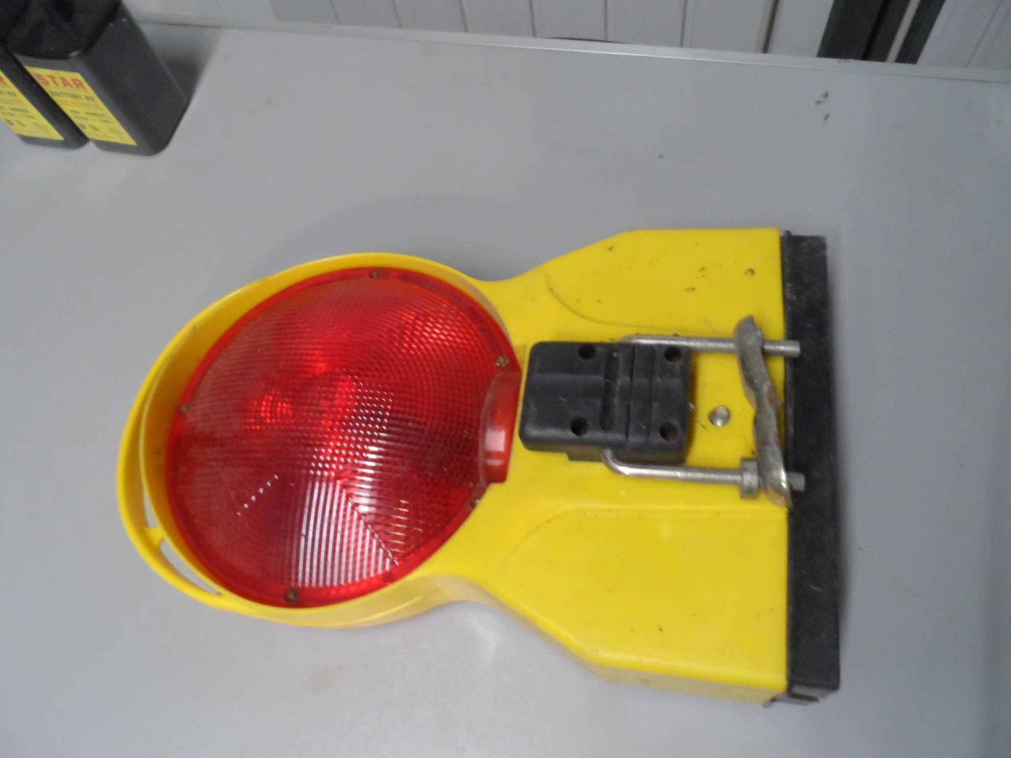 Lampa drogowa ostrzegawcza sygnalizacyjna Star Flash zestaw